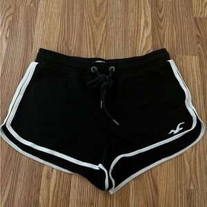 Black Hollister shorts